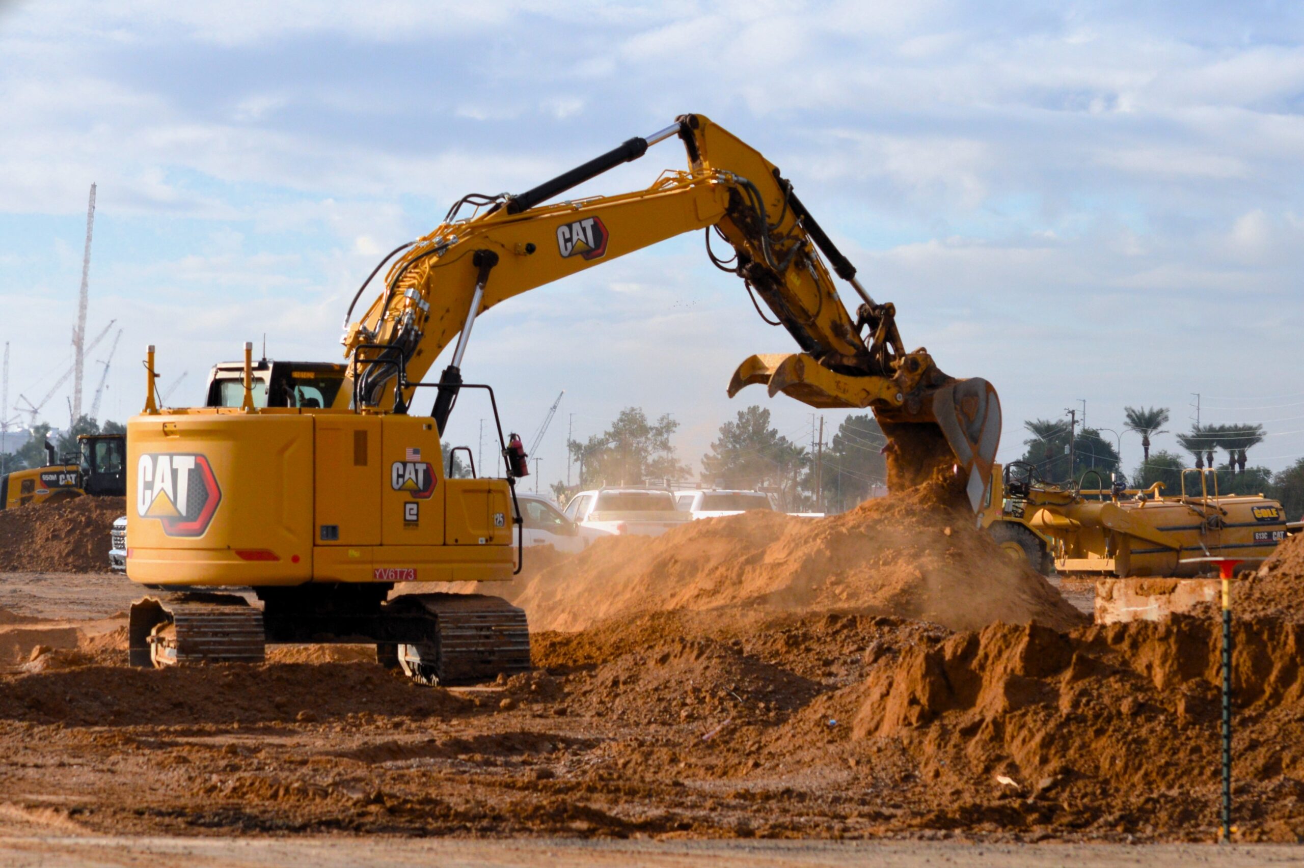 Ehitusprojektid algavad ja lõpevad maapinnast. Olgu eesmärk kaevata kraav, rajada vundament, ehitada trass, kujundada haljastus või teostada täite- ja planeerim